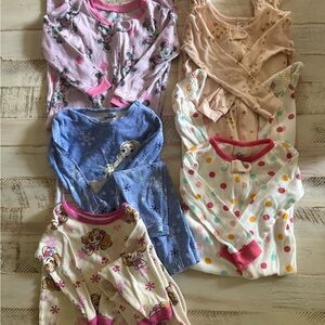 Assorted Girls’ Pajamas Set 24 months/2T
